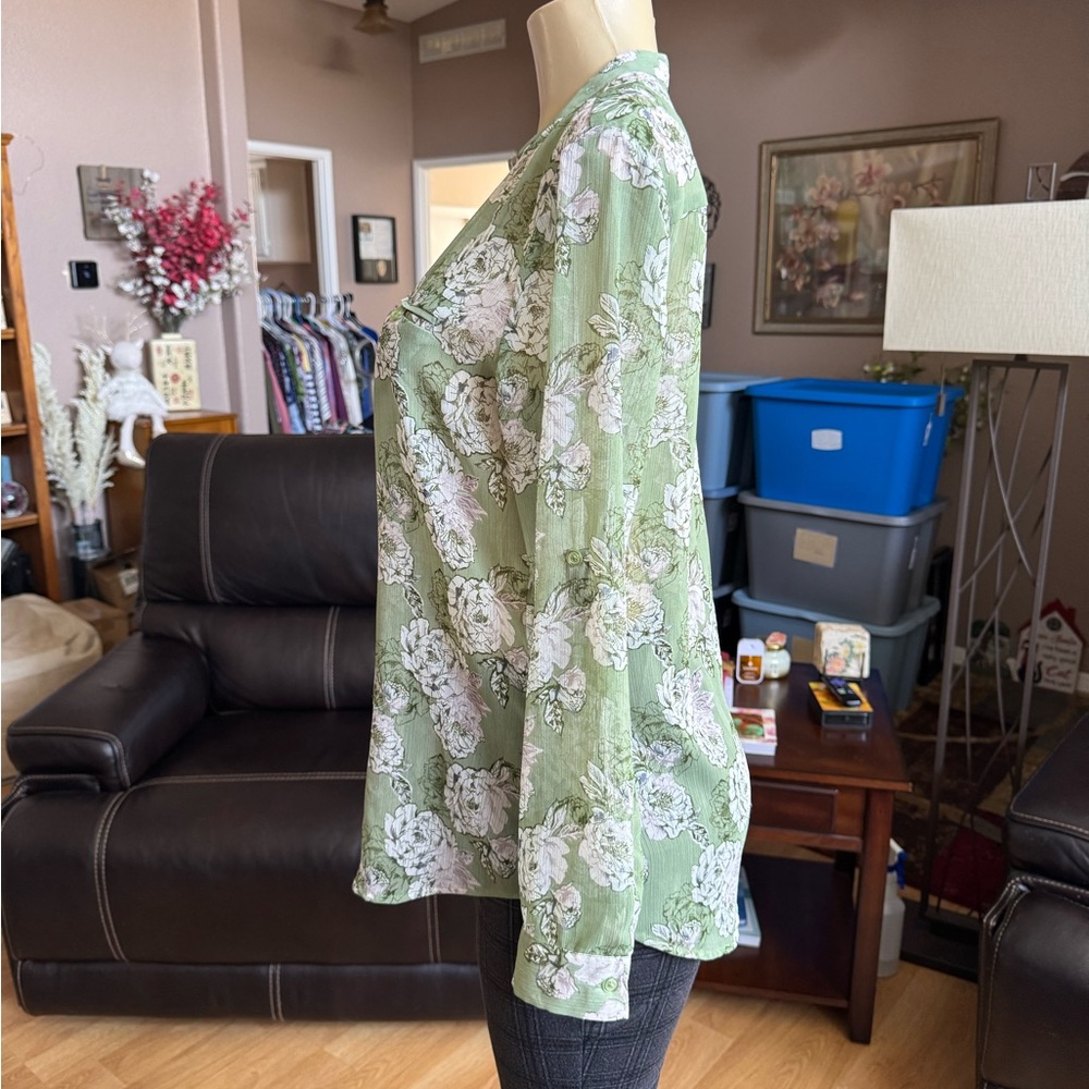 Kut From The Kloth Sheer Green Floral Button-up Blouse - White Roses - Medium - Picture 3 of 9
